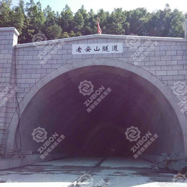 2016年6月 西成高铁老安山隧道铣刨