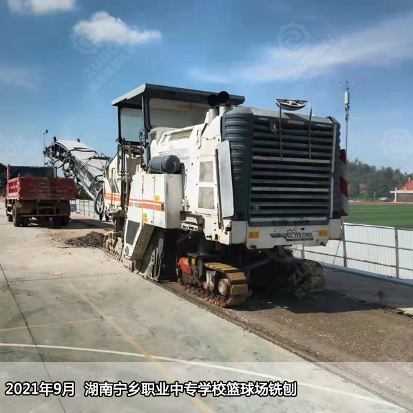2021年9月长沙宁乡职业中学篮球场地坪翻新铣刨